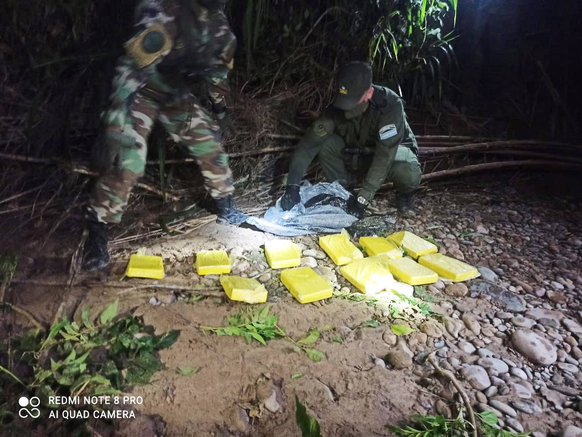 Hallan Kilos De Coca Na Dentro De Una Bolsa A Orillas Del R O