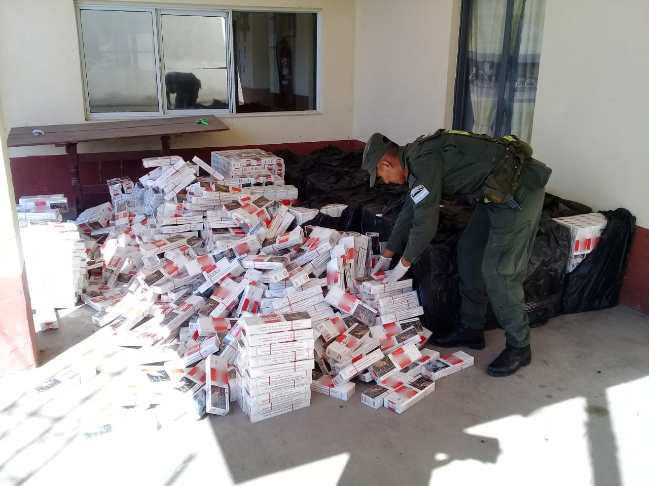 Con Una Diferencia De Horas Secuestran 104 000 Atados De Cigarrillos