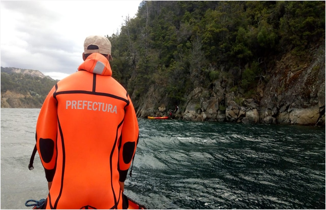 Prefectura Asisti A Dos Kayakistas En San Mart N De Los Andes