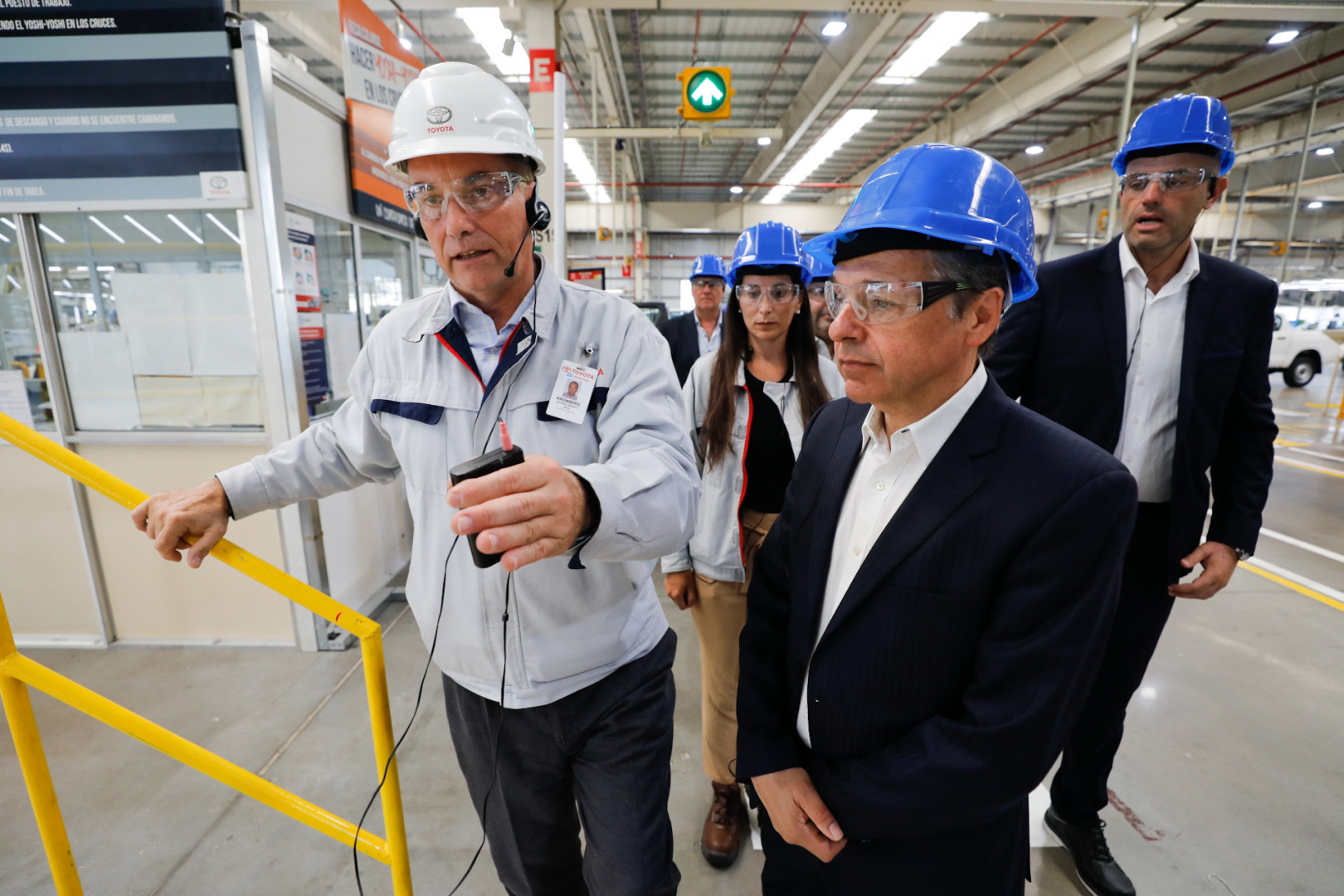 El ministro Giuliano recorrió la planta de Toyota en Zárate Estamos