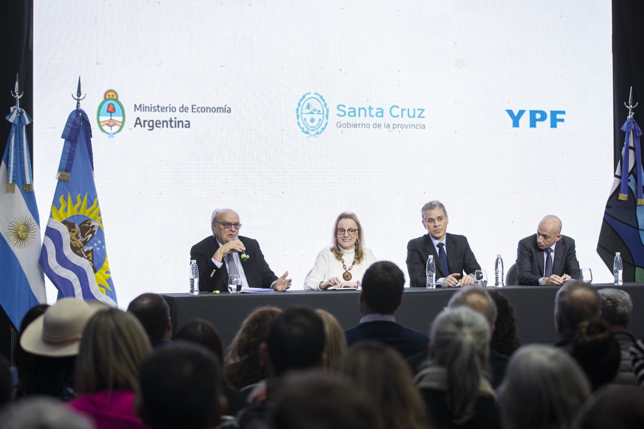 Desde Santa Cruz Economía anuncia con YPF inversión de 35 000