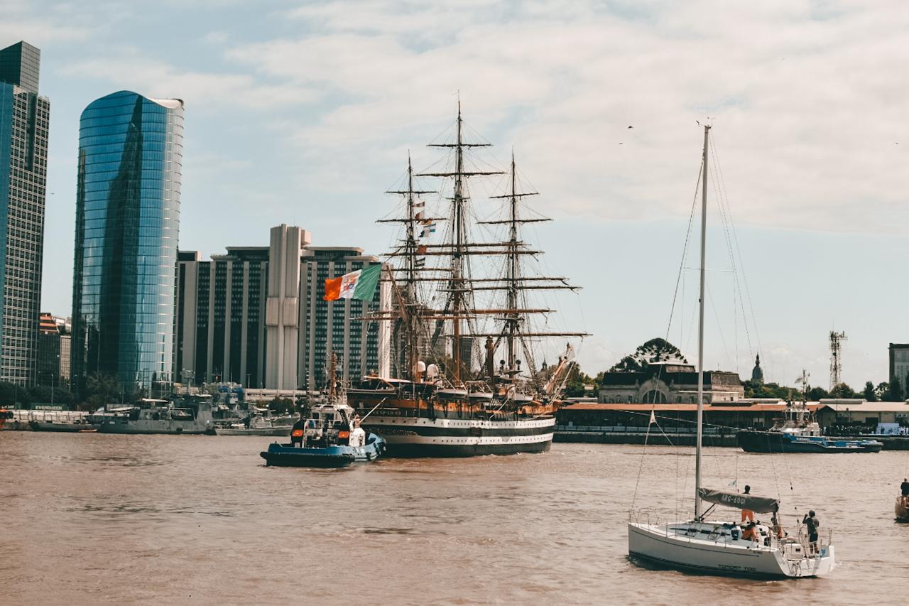 La Armada recibió al buque italiano Amerigo Vespucci después de 70 años