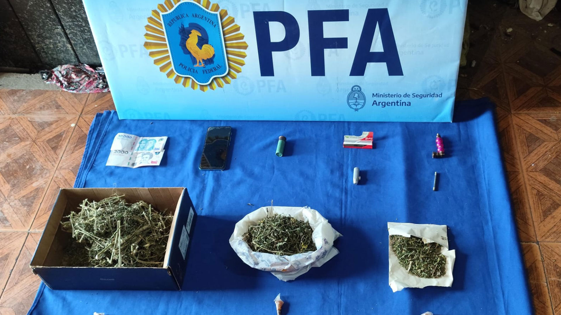 La Polic A Federal Incaut Marihuana Y Coca Na Y Detuvo A Personas En