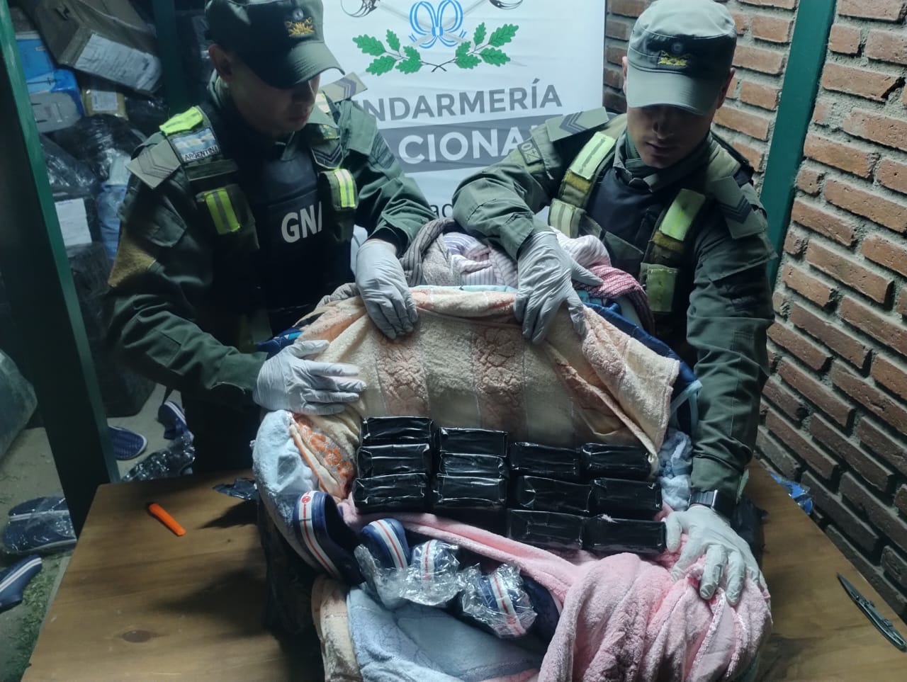 Más de 35 kilos de cocaína fueron hallados dentro de un anafe