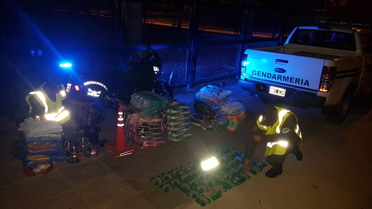 Secuestran Hojas De Coca Y Mercadería De Contrabando Ocultos En La