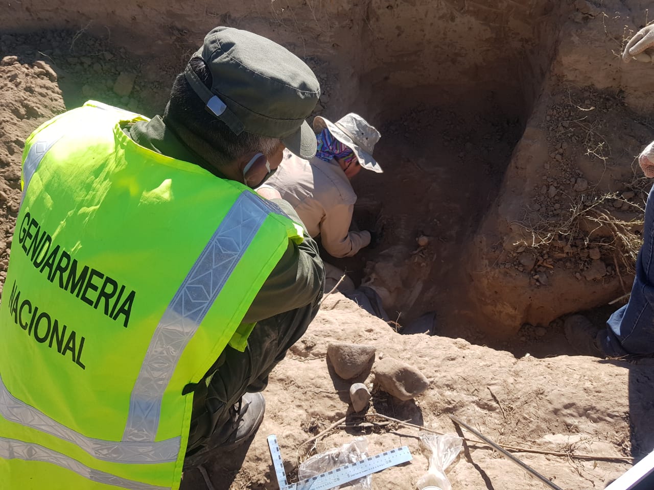 Hallan Tres Restos óseos Humanos Dos Tumbas Y Piezas Arqueológicas Argentinagobar 8143