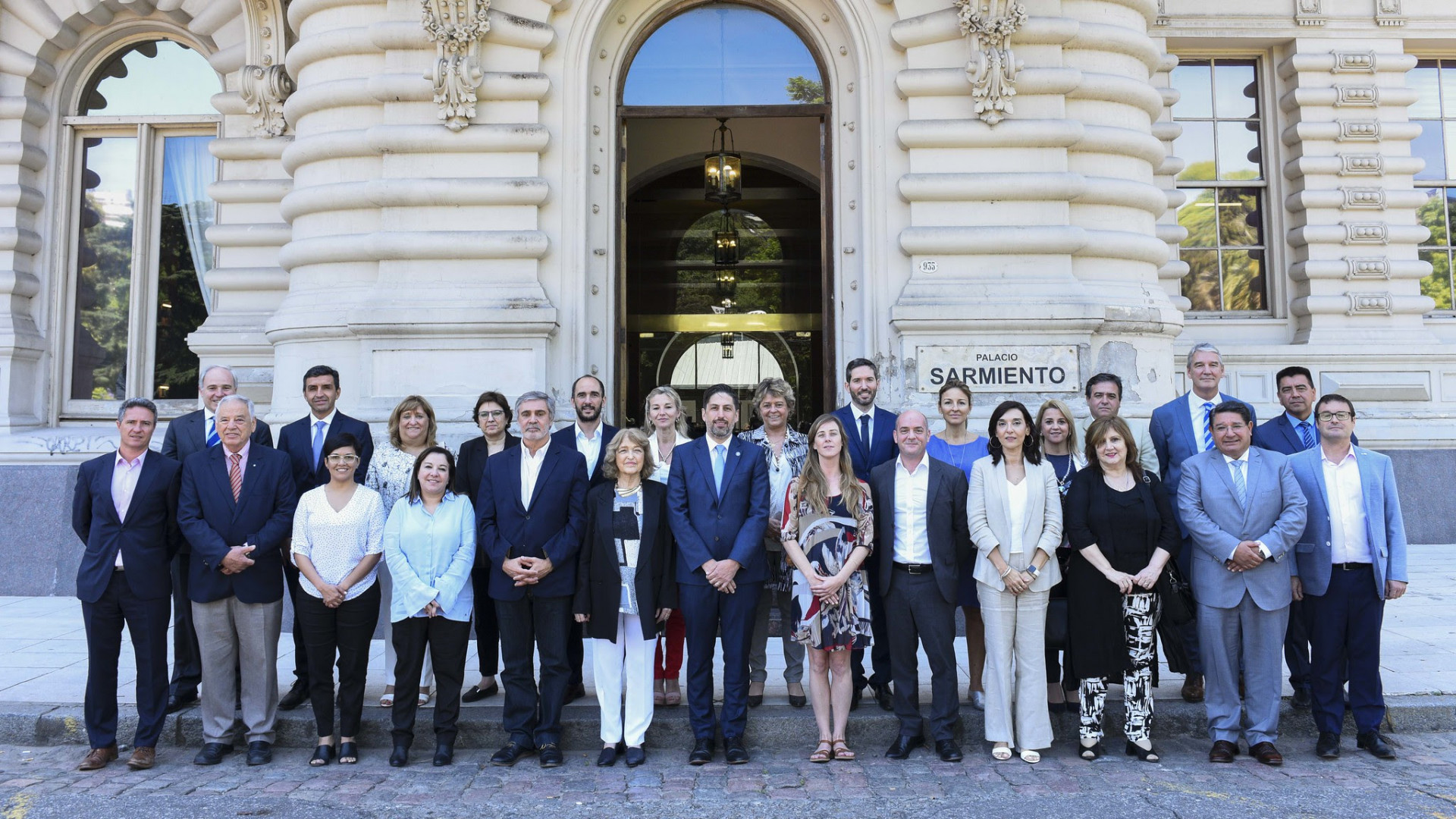 Nicolás Trotta junto a los 24 Ministros de Educación de la Nación |  Argentina.gob.ar