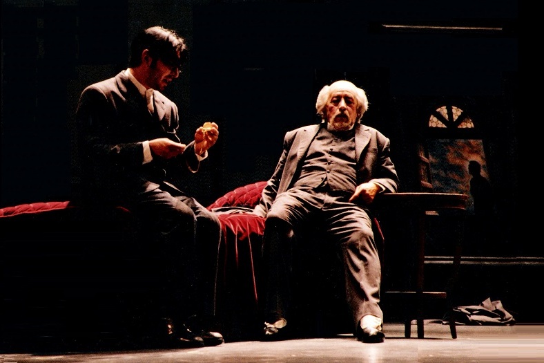 Las Paredes, de Griselda Gambaro y dirección de David Amitín. Obra estrenada en 1999 en el Teatro Nacional Cervantes.