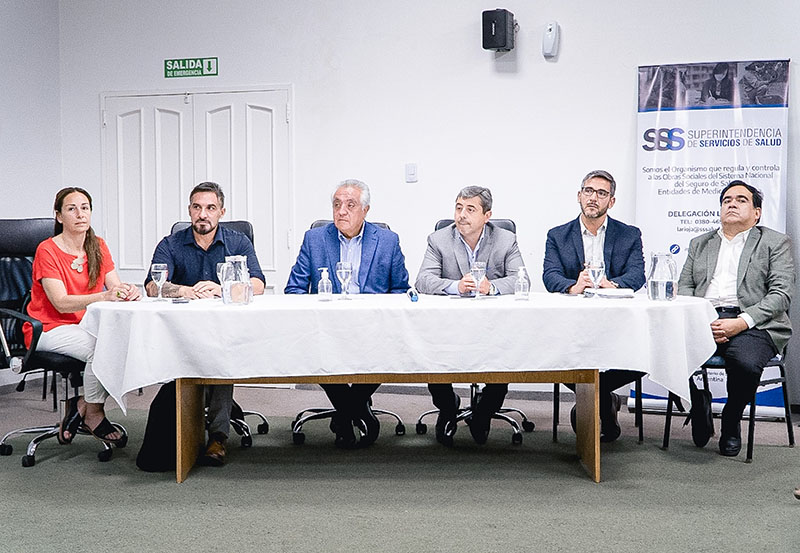 Encuentro de HPGD – De izq. a der. Adriana Abedín, subgerenta de Delegaciones de la SSSalud; Daniel Spadone, gerente de Delegaciones de la SSSalud; Juan Carlos Vergara, ministro de Salud Pública de La Rioja; Gonzalo Calvo, secretario de Atención de Salud;Pedro Baldo, coordinador de la sede La Rioja de la SSSalud y Roberto Menem, secretario Administrativo y Financiero del Ministerio de Salud Pública de La Rioja. 