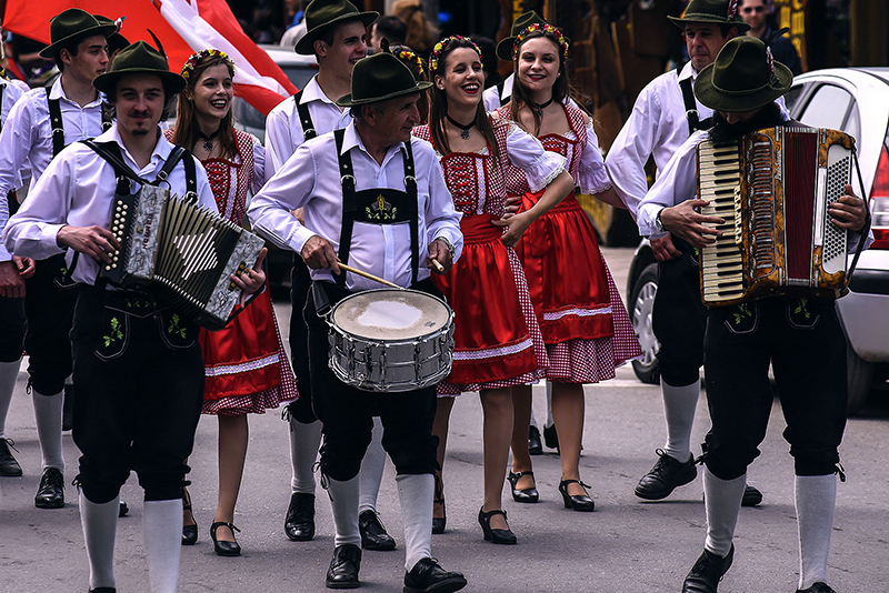 Foto: Desfilando en la Oktoberfest Argentina, Villa General Belgrano, Córdoba. Autor: Alex Espinoza