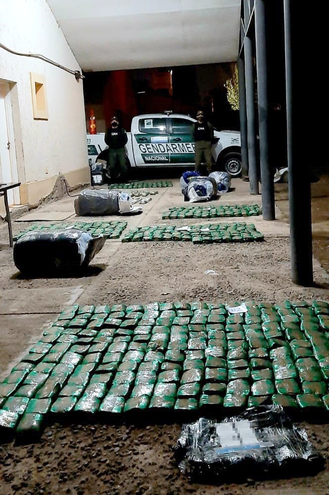 Secuestran Más De 250 Kilos De Hojas De Coca Que Eran Transportados En Un Camión De Encomiendas 6706