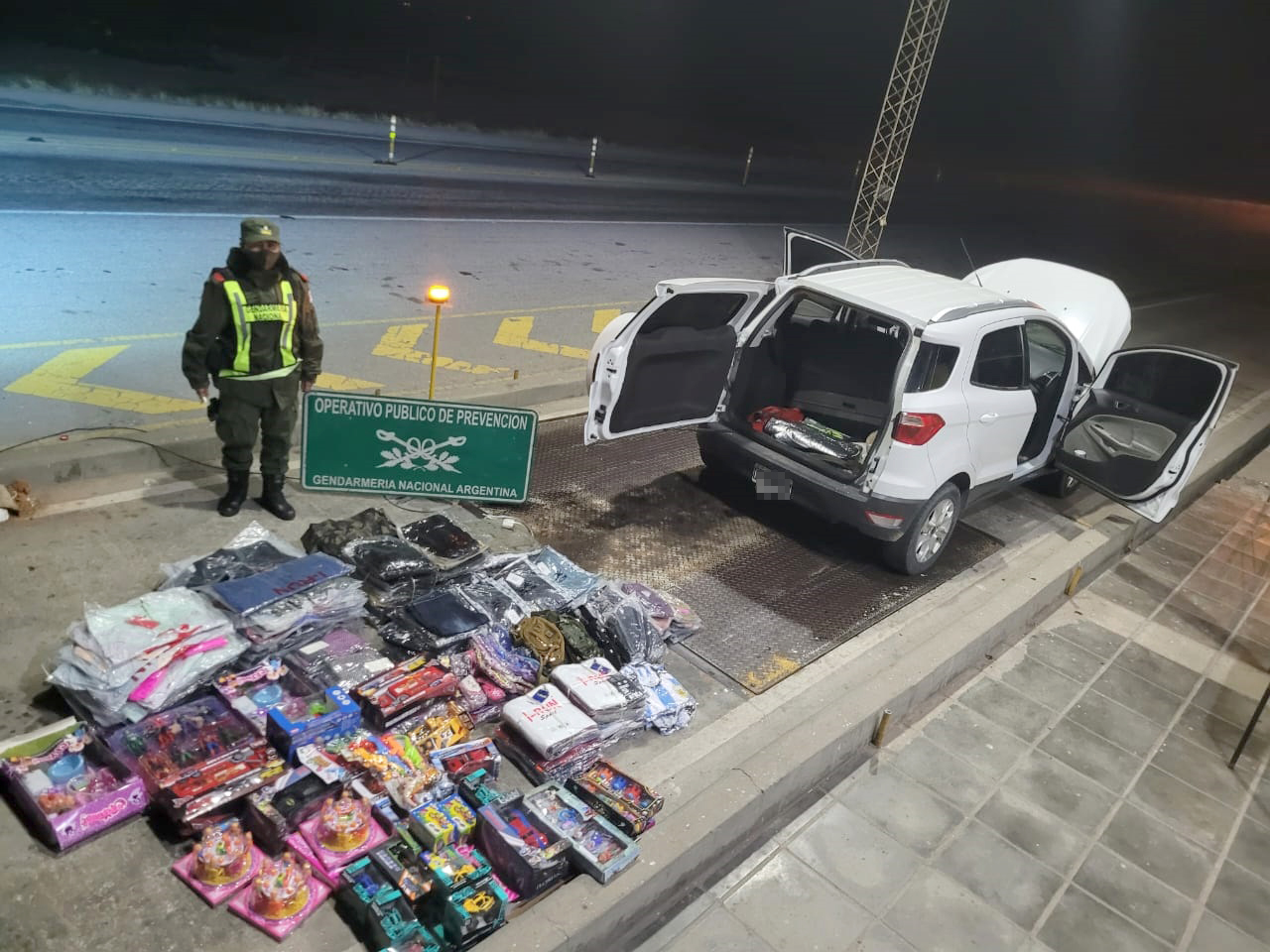 Interceptaron Mercadería Cubiertas Y Encomiendas Con Hojas De Coca En Catamarca Argentinagobar 0249