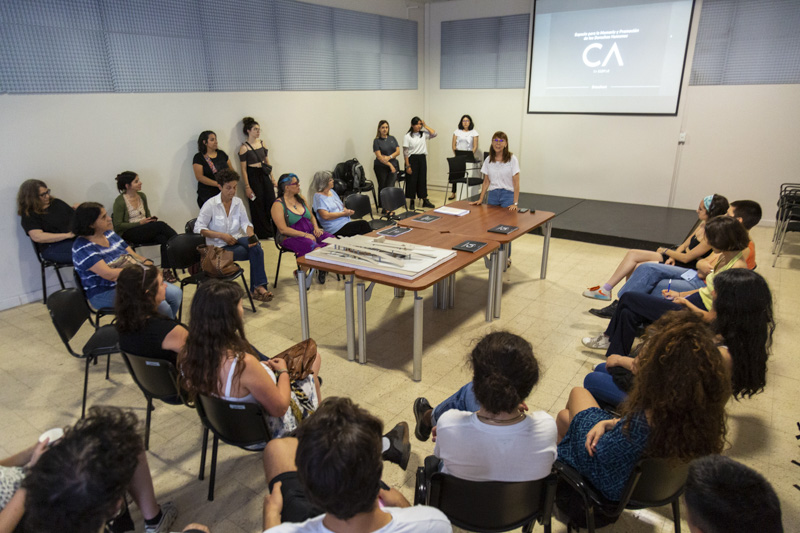 Estudiantes De La Facultad De Arquitectura, Diseño Y Urbanismo (UBA ...