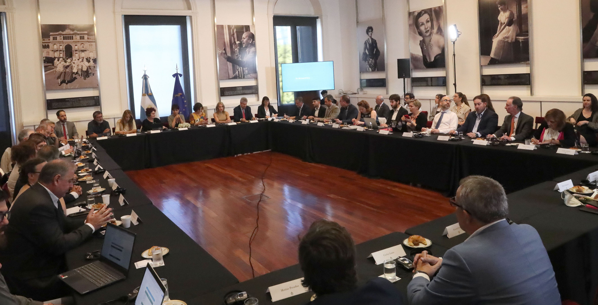 Reunião com o Comitê Econômico e Social Europeu para avançar no fortalecimento da convivência democrática