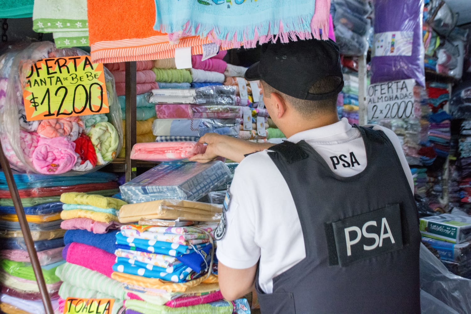 La Psa Secuestró Gran Cantidad De Mercadería En La Salada Por Falsificación De Marcas 5377