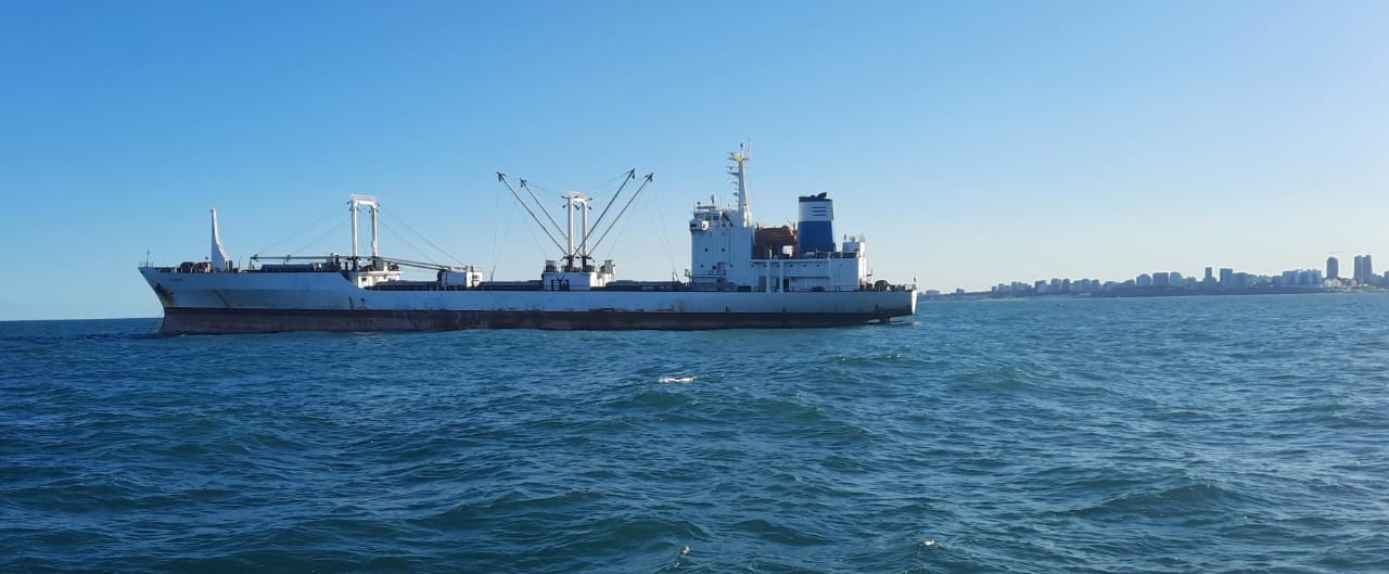 The Prefecture initiated legal proceedings against the Panamanian cargo ship “FRIO MARATHON” (IMO 8916229) for operating in the Malvinas Islands without permission from the Argentine State