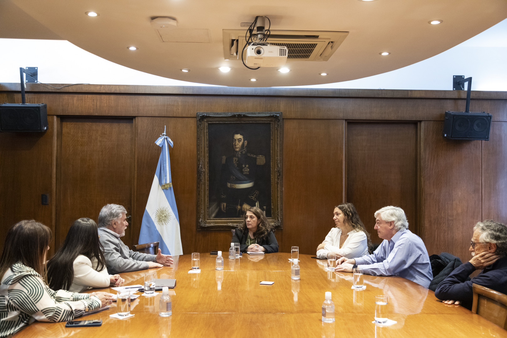 Salud recibe a representantes de clínicas, sanatorios, hospitales ...