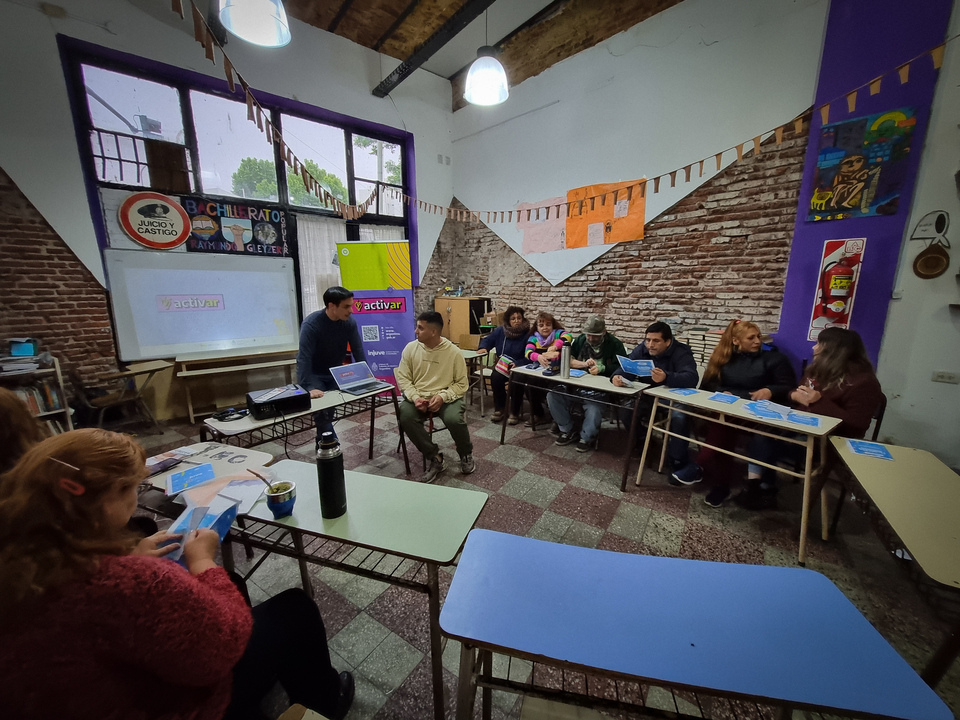 Estudiantes del Bachillerato Raymundo Glayzer en el taller ActivAR.