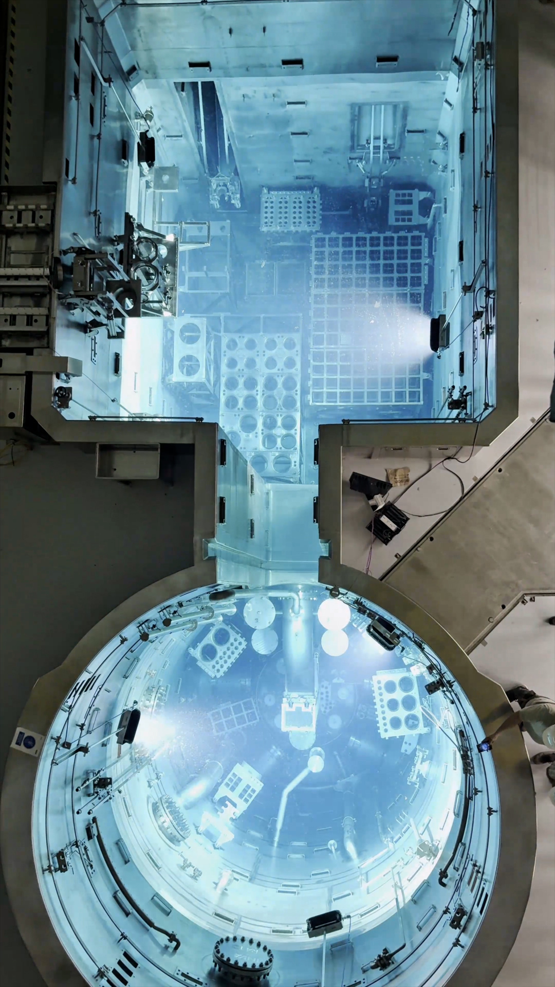 Vista cenital de las piletas del reactor RA-10 Vista cenital de las piletas del reactor RA-10