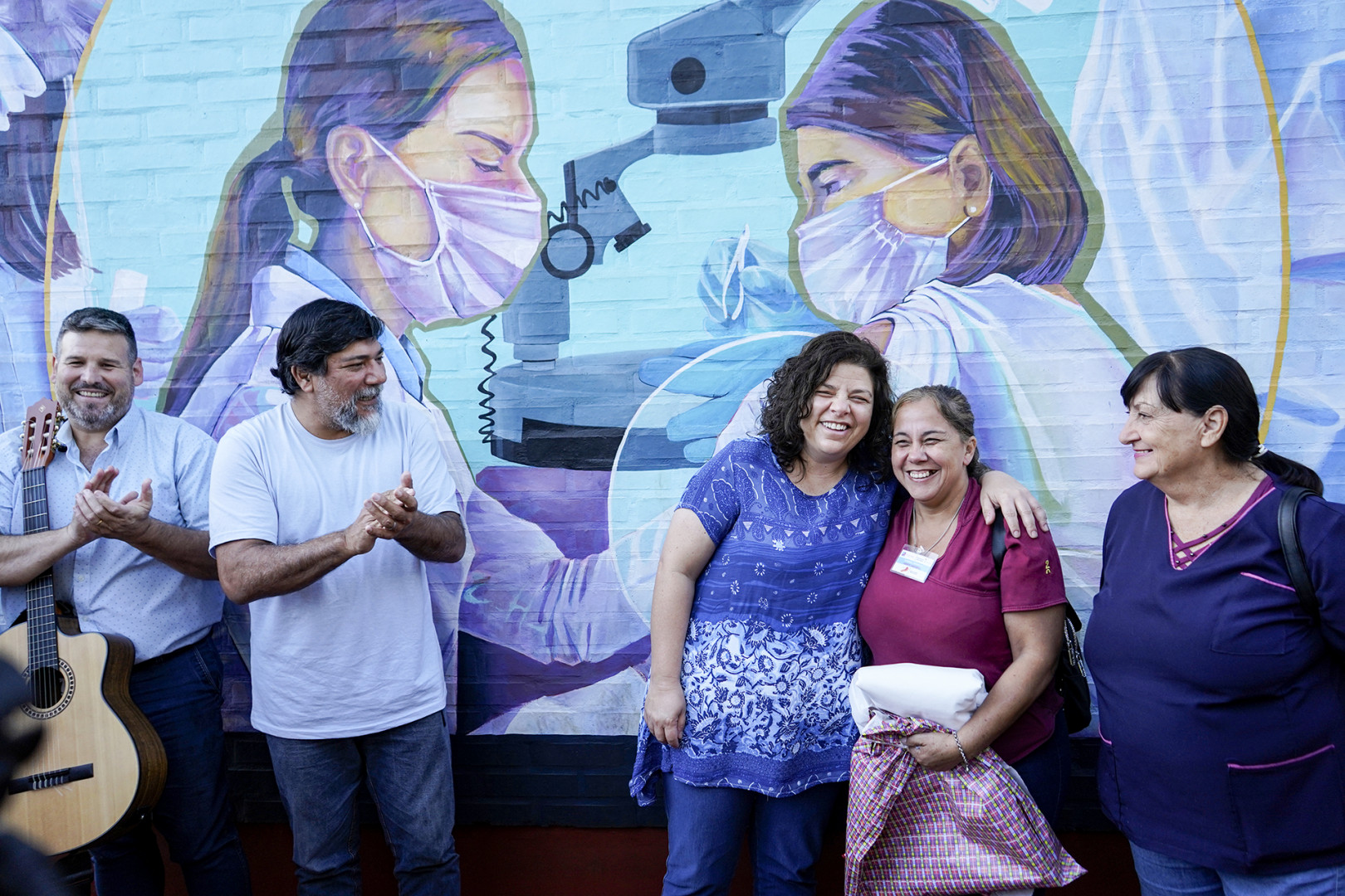 21.04.23 mural homenaje a la labor de las trabajadoras y los trabajadores de la salud 