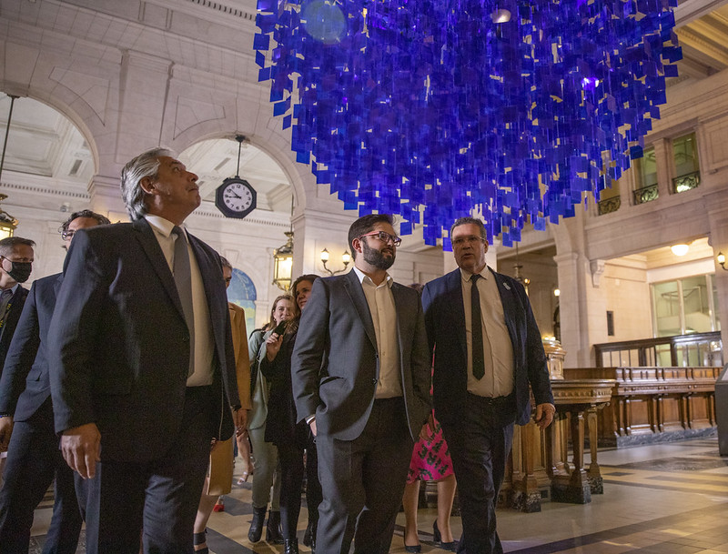 El presidente de Chile, Gabriel Boric, visitó el Kirchner para el "Concierto de la Hermandad"