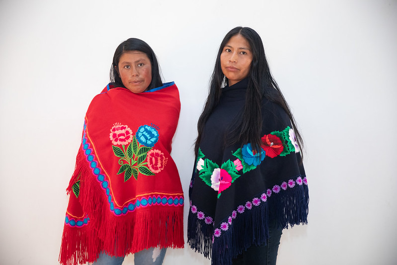 Carolina Corimayo y Miriam Cruz, artesanas jujeñas.