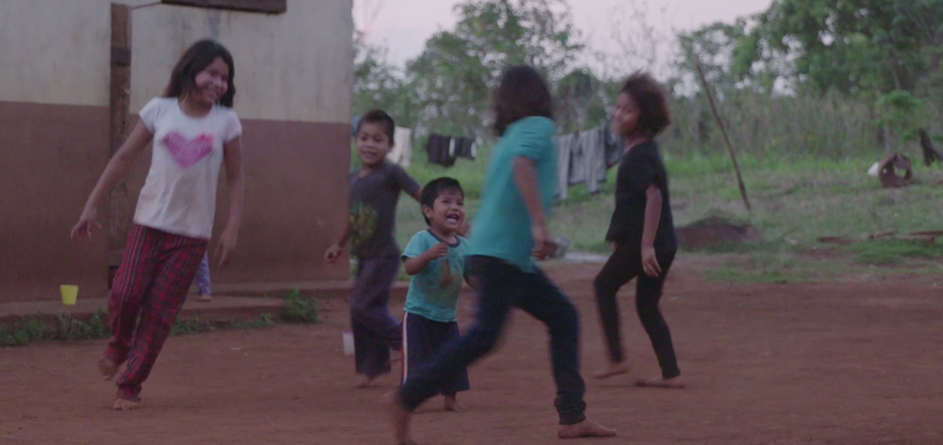 Foto: Niños/as danzando Tangara, Pozo Azul, Misiones. Autor: Fernando Nogueira. 