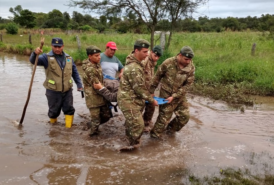 El Ministerio De Defensa Presta Ayuda Humanitaria En Chaco Y Santa Fe Y ...