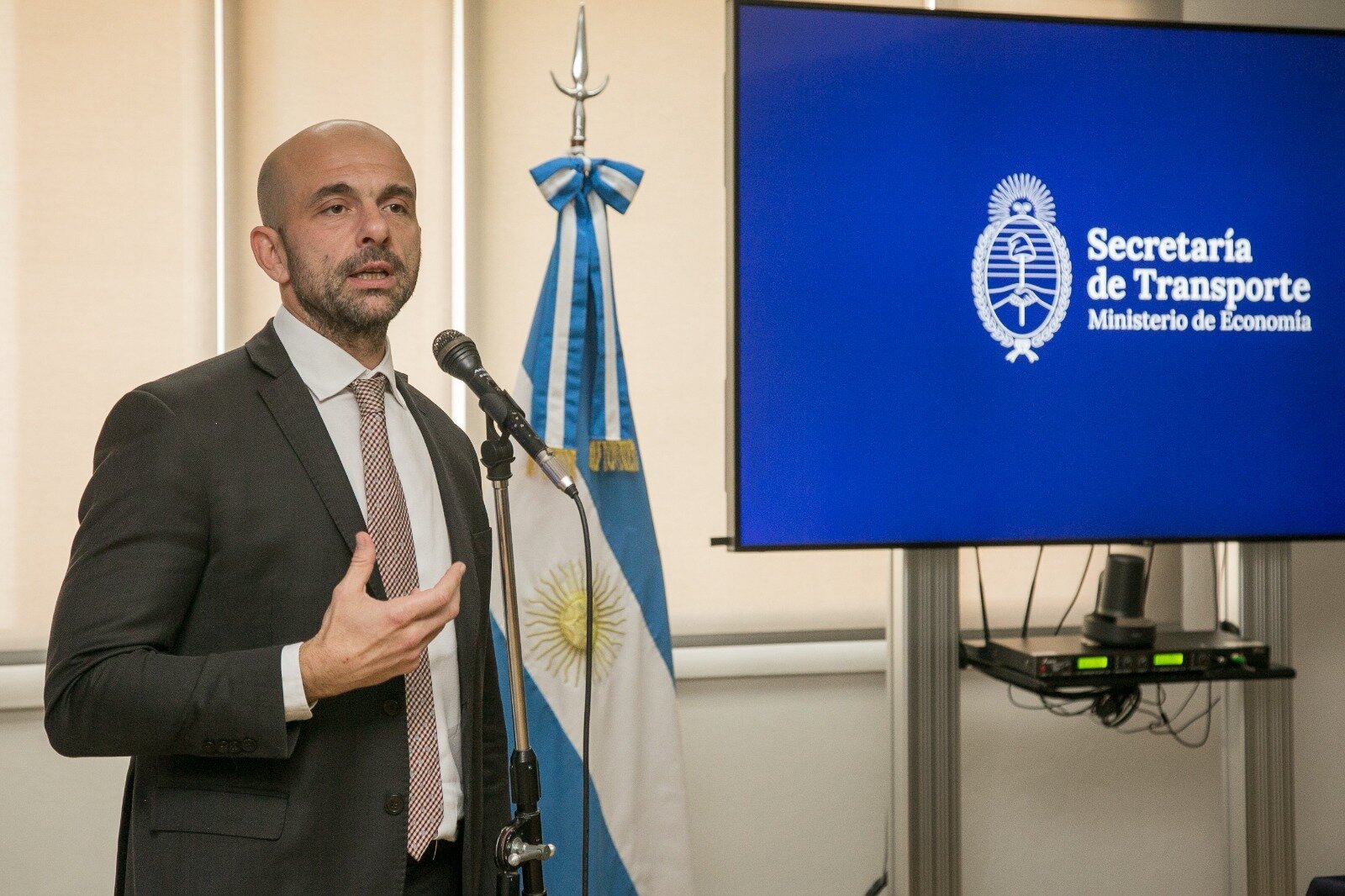 Argentina firma un acta de transporte aéreo con Panamá y sigue profundizando la política de apertura de cielos