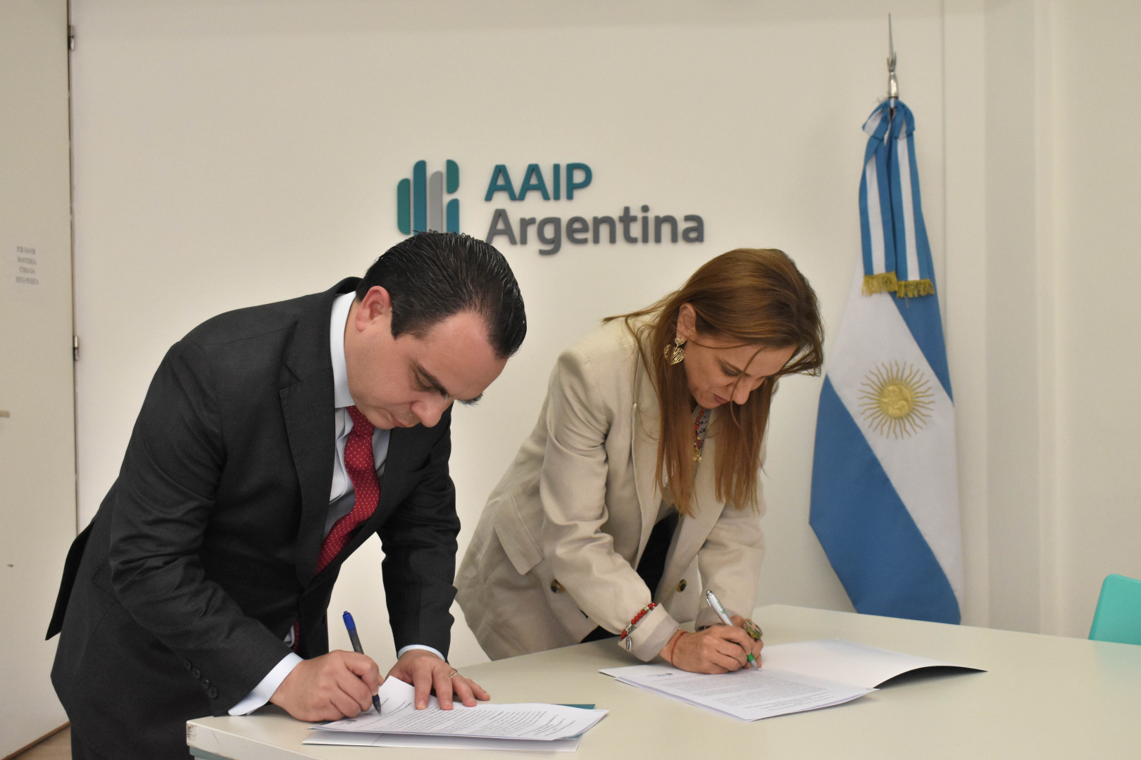 Beatriz Anchorena y Fabrizio Peralta Díaz firman acuerdo de cooperación interinstitucional