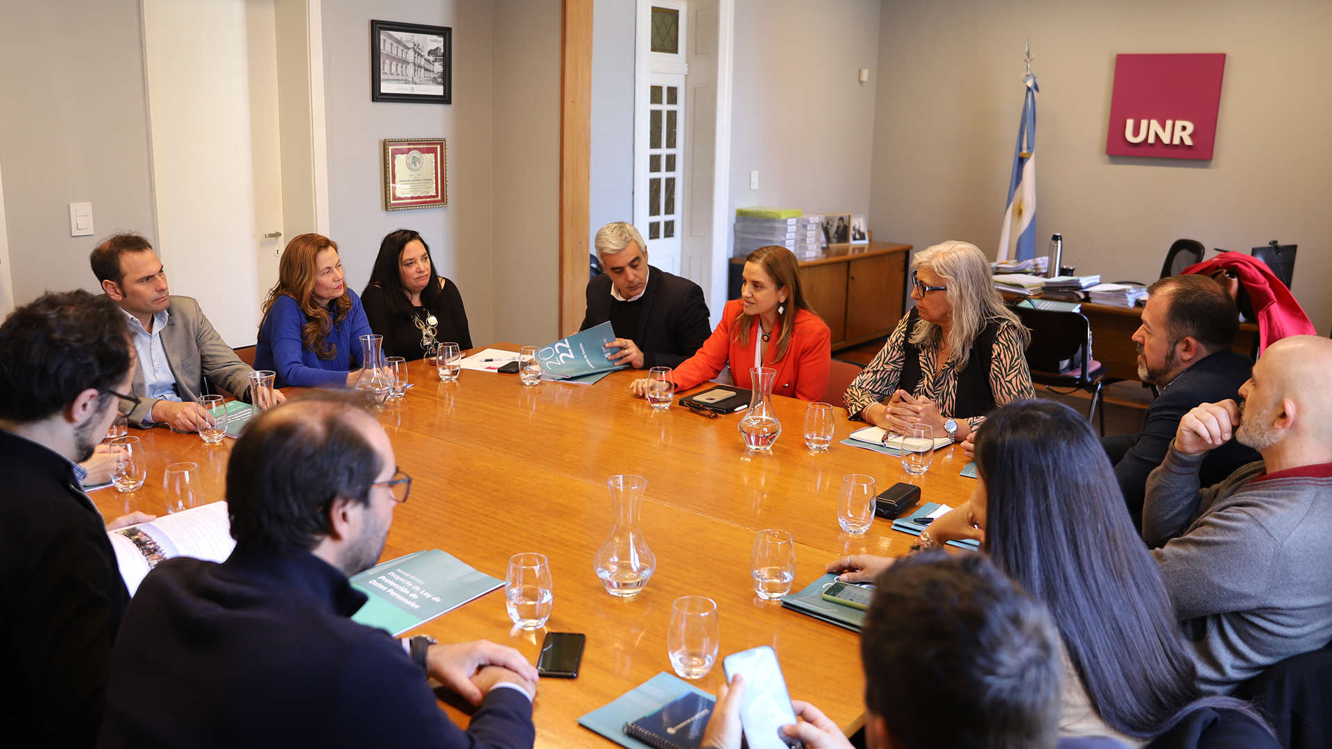 Beatriz Anchorena junto a autoridades de la Universidad de Rosario