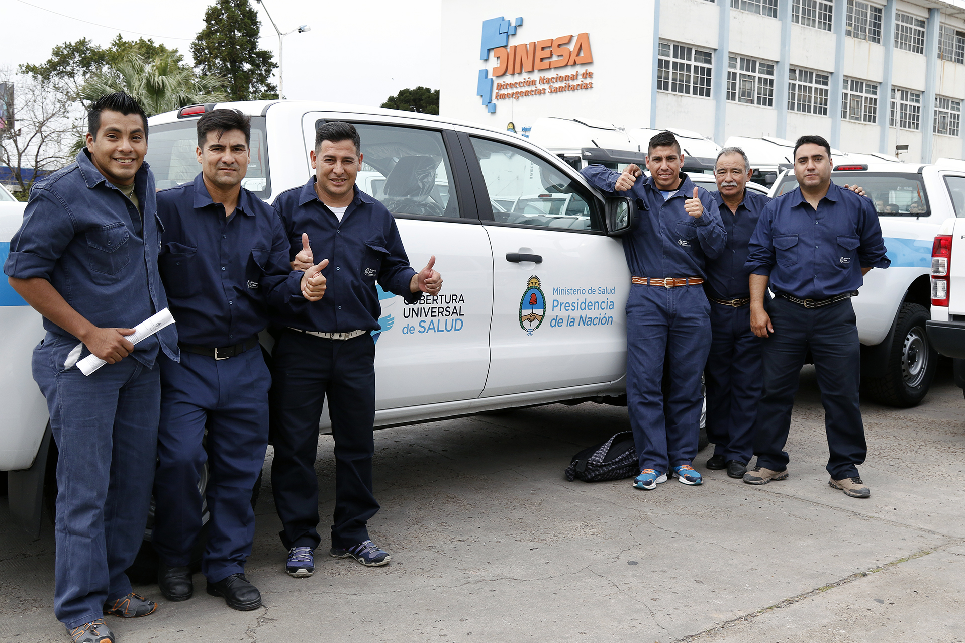 Agentes de control vectores en DINESA con camionetas