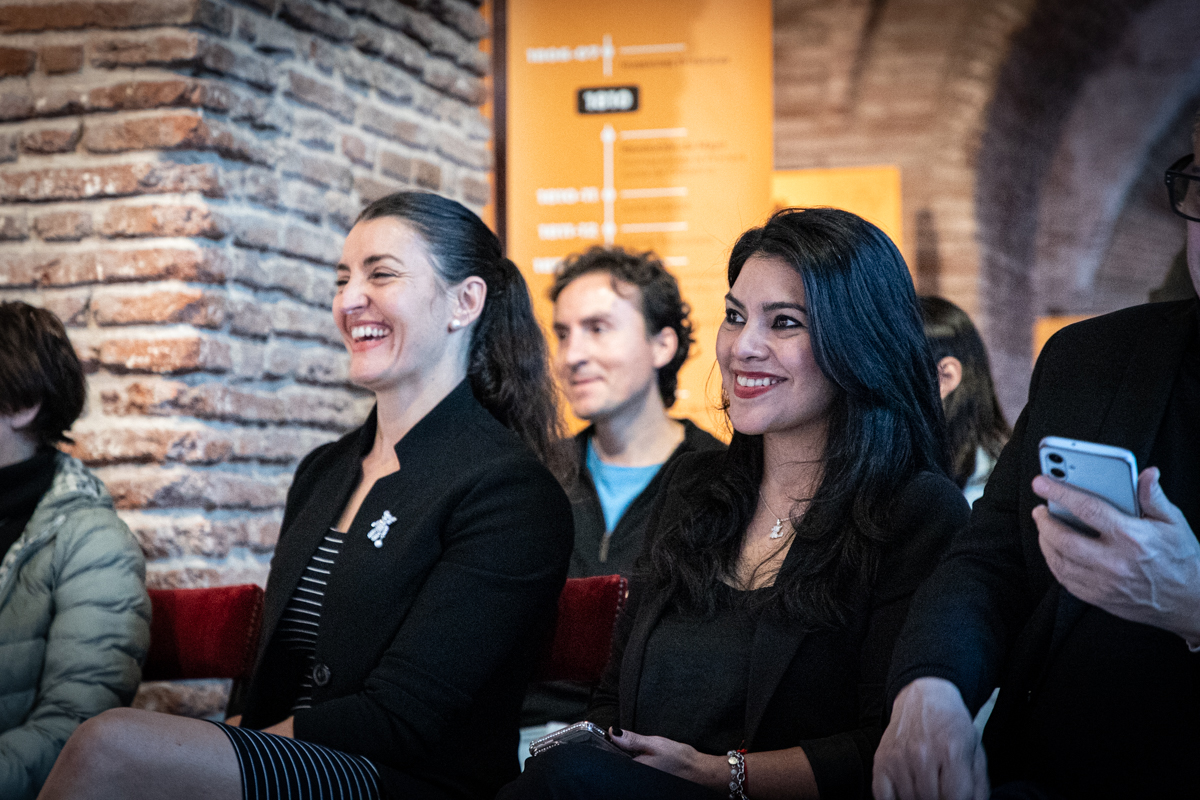 La directora del Museo Virginia F. González y la subsecretaría de Planificación General María Belén Agudiez