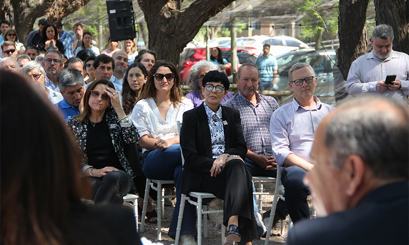 Público asistente para la asunción de Claudio Galmarini como director del Centro Regional Mendoza-San Juan INTA