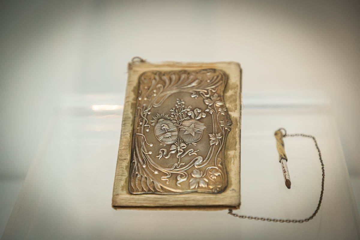 Libreta de baile Libreta metálica en vitrina