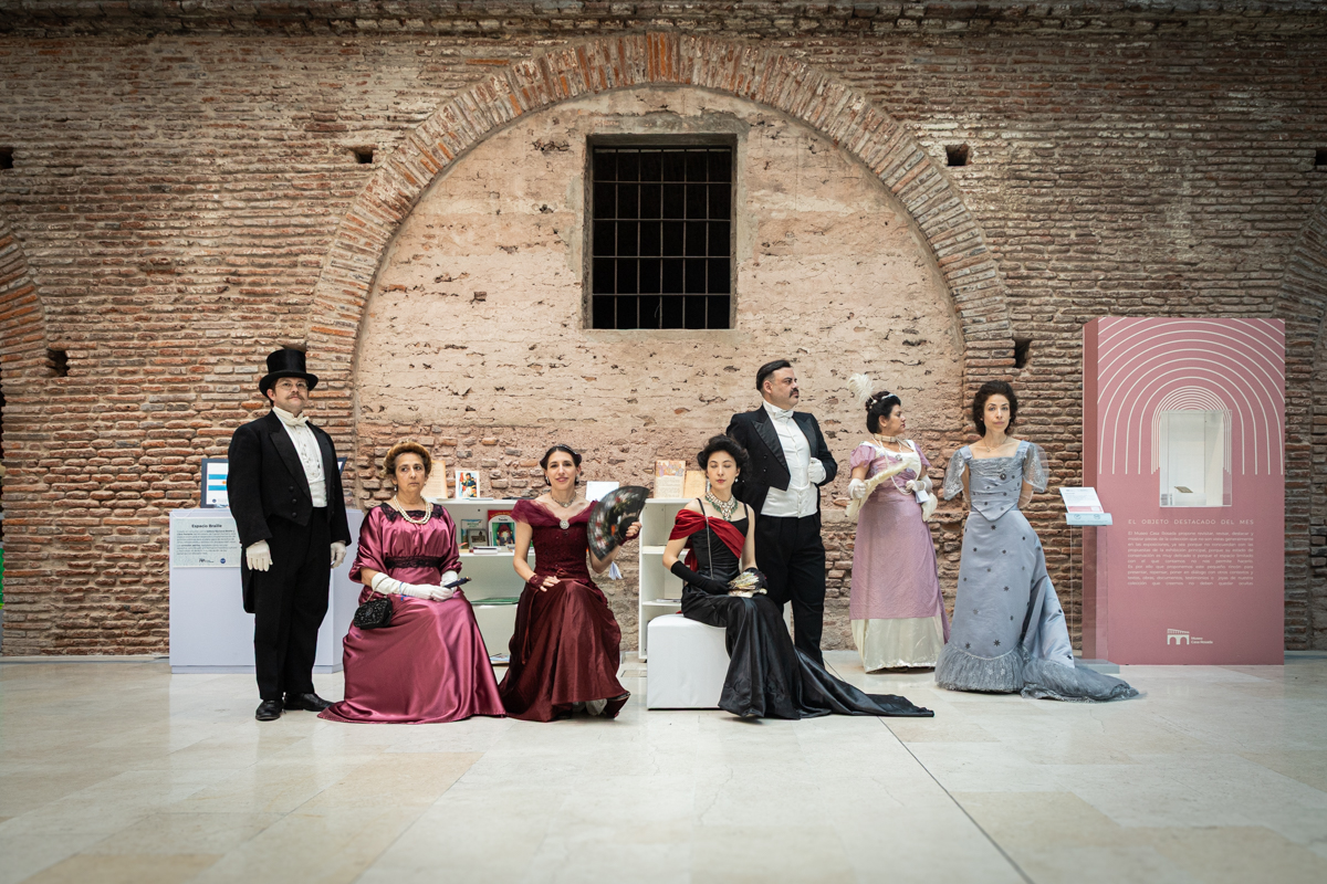 Sociedad Victoriana Augusta Integrantes de la Sociedad Victoriana Augusta en el Patio de Maniobras.