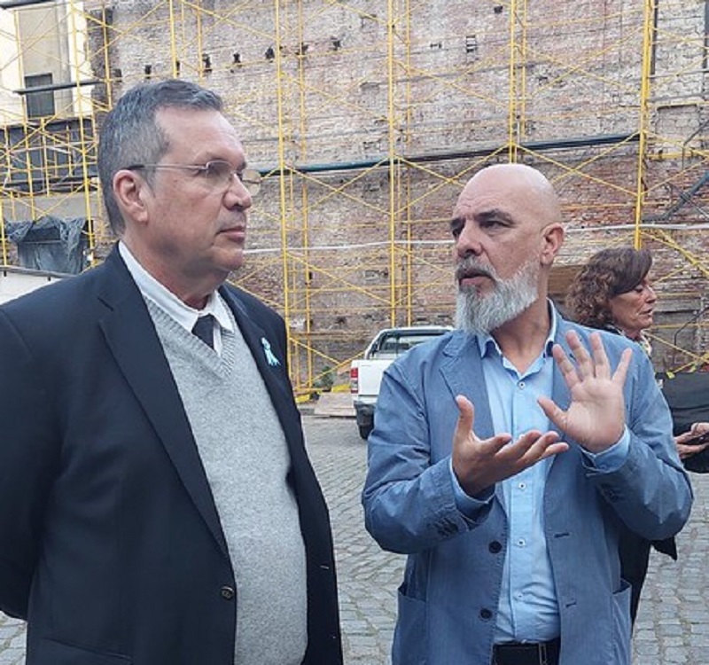 El ministro Tristán Bauer y Gustavo Blázquez, director de la Manzana de las Luces, en la inauguración de la restauración del edificio