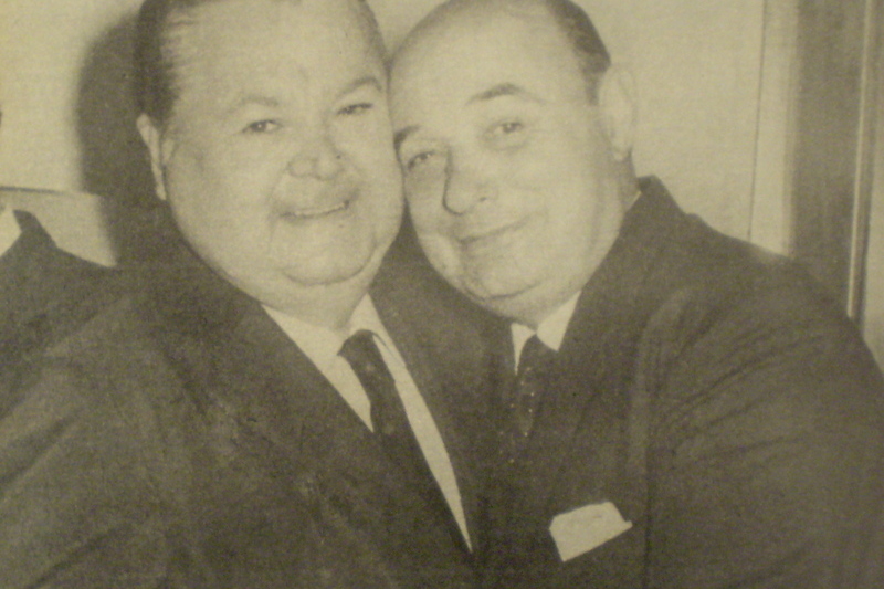 "Pichuco" junto a uno de sus colaboradores artísticos, el poeta Cátulo Castillo