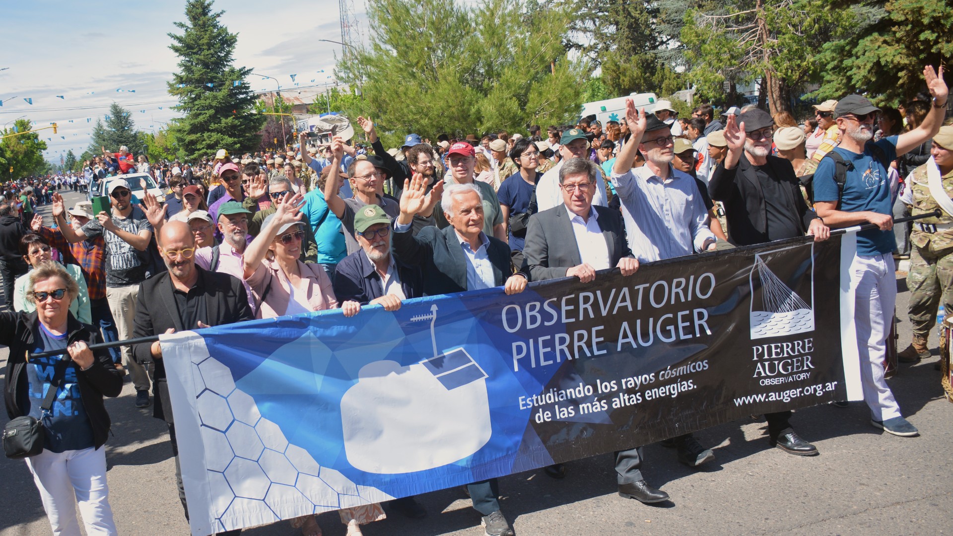 El personal del Observatorio Pierre Auger participó del tradicional desfile por el aniversario de la ciudad de Malargüe