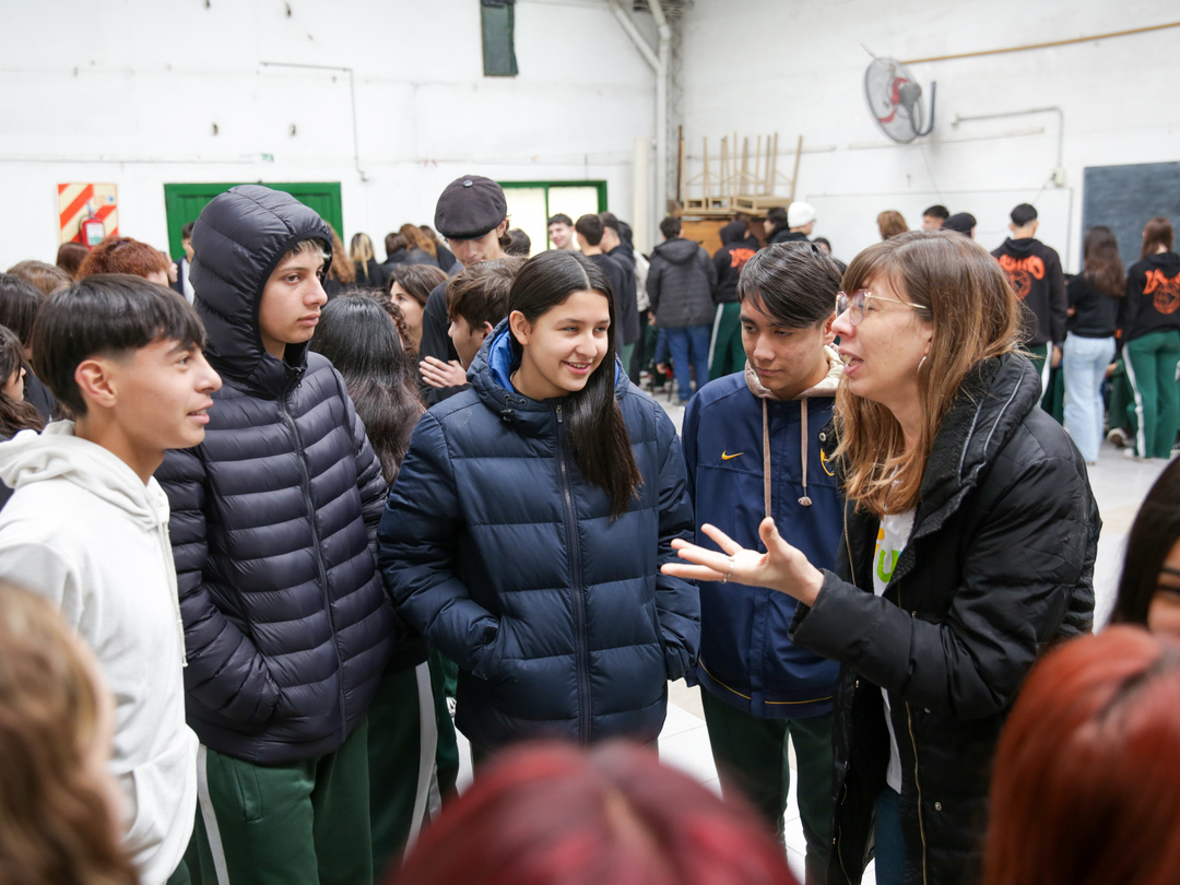 Jóvenes estudiantes en el taller Juventudes y Derechos 