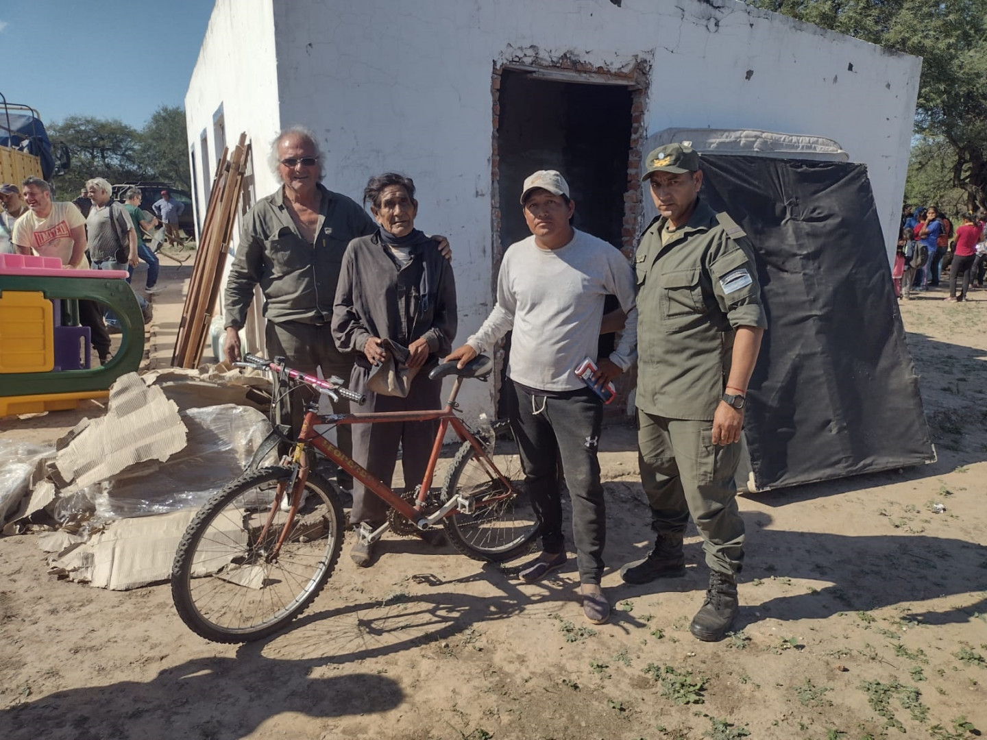 Entregan donaciones a familias chaque as Argentina.gob.ar