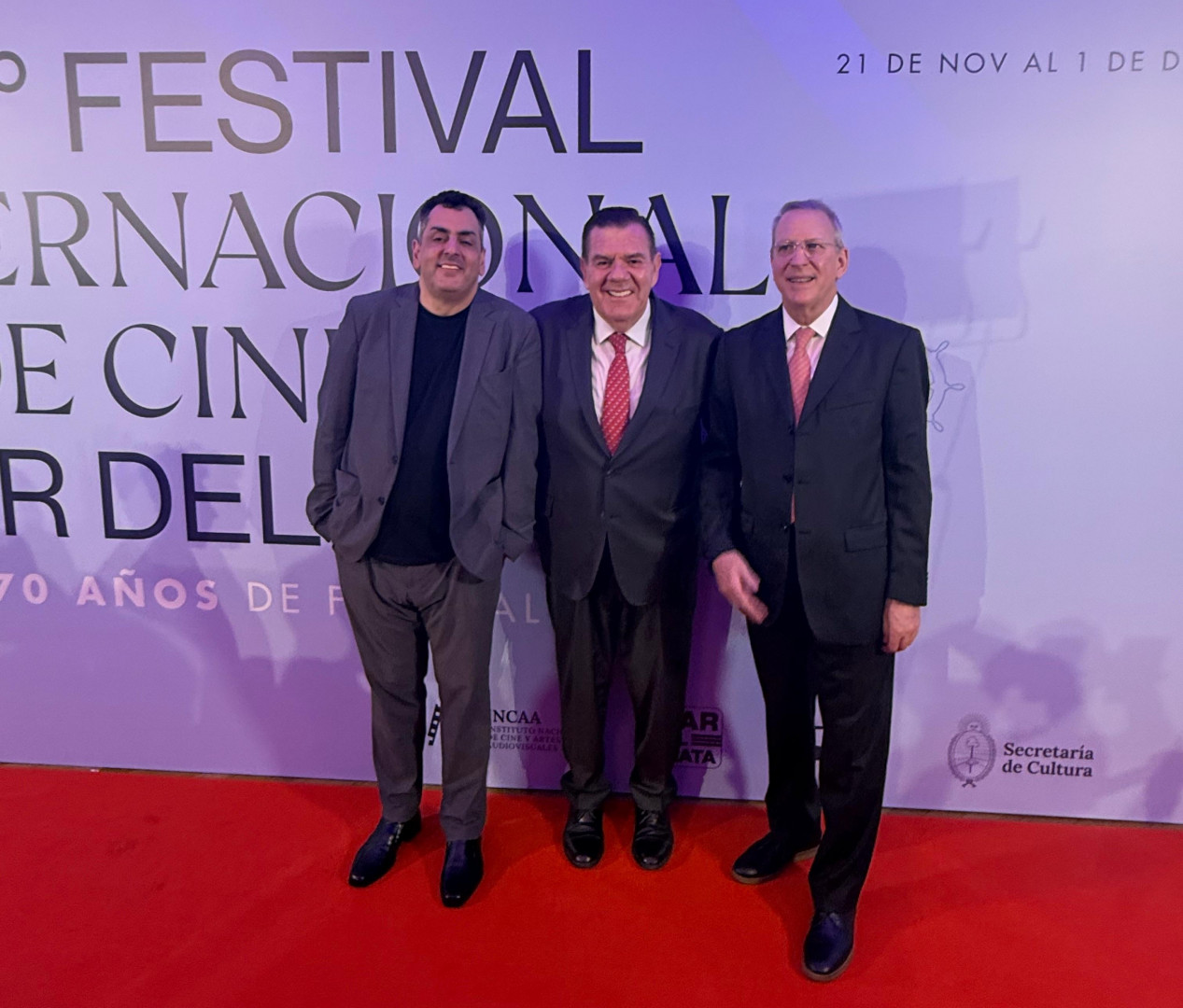 El secretario de Cultura, Leonardo Cifelli, el intendente de Mar del Plata, Guillermo Montenegro, y el presidente del INCAA, Carlos Pirovano, en la apertura de la 39ª. edición del Festival Internacional de Cine de Mar del Plata.