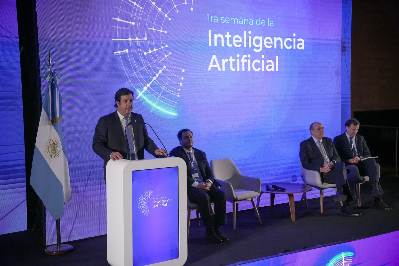 Encabezada por el Presidente Javier Milei, comenzó la primera Semana de la Inteligencia Artificial en Argentina