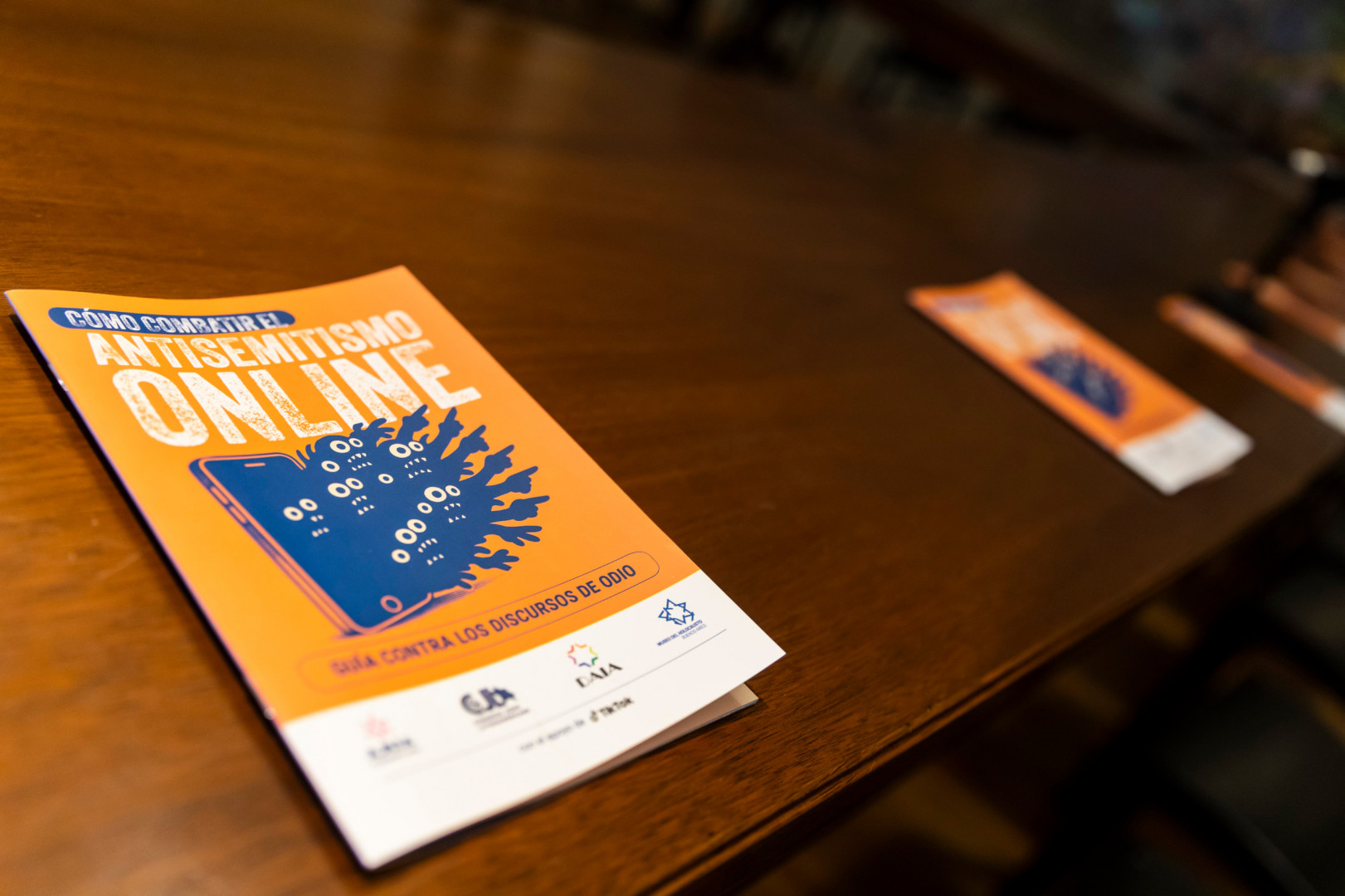 Guía contra los discursos lanzada por la AMIA, el Consejo Judío Latinoamericano, la DAIA y el Museo del Holocausto en Buenos Aires, con el apoyo de TikTok.