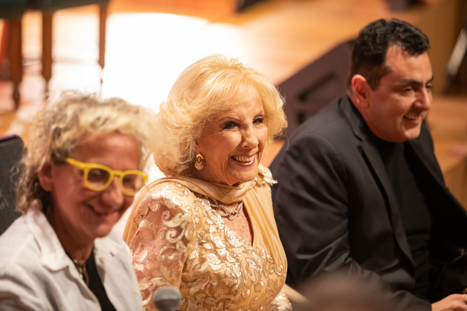 Mirtha Legrand, junto al secretario Cifelli y la directora Ambrosio.