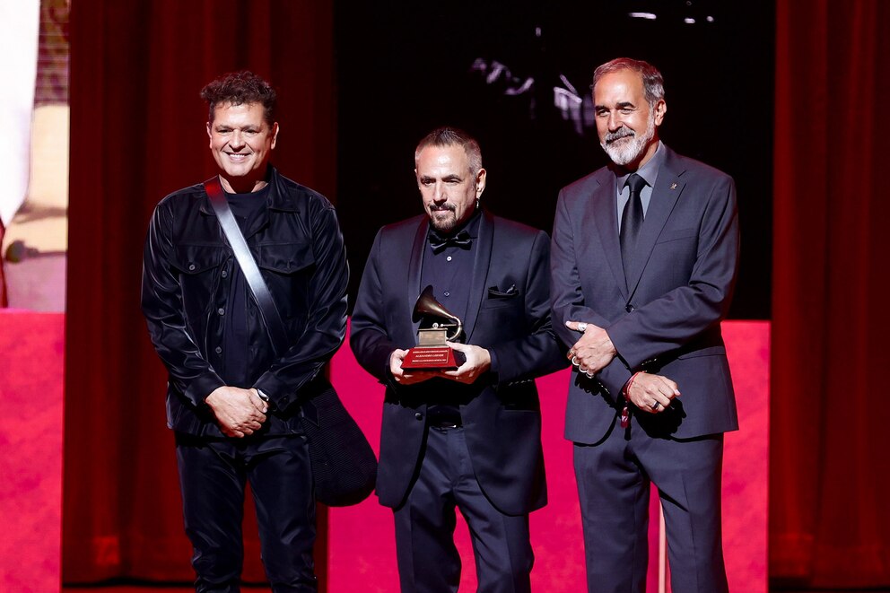 Alejandro Lerner recibe el *Grammy Latino a la Excelencia Musical*
