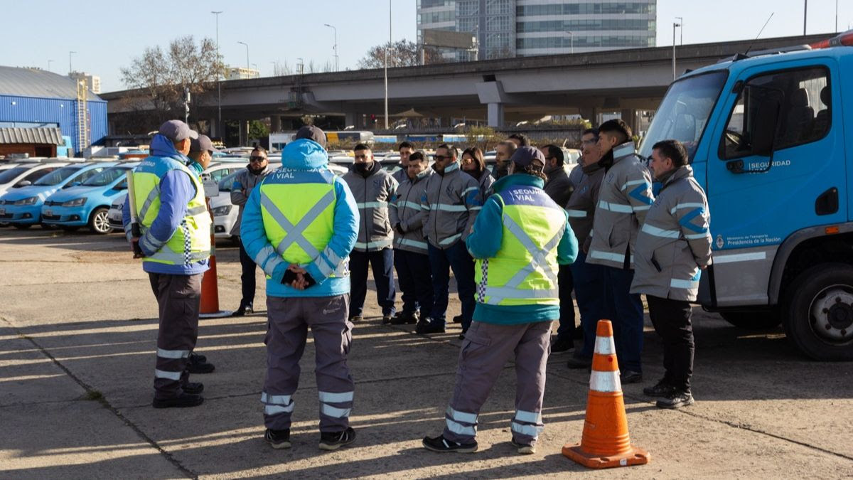 Agentes de tránsito reciben capacitaciones por parte de instructores de la ANSV.