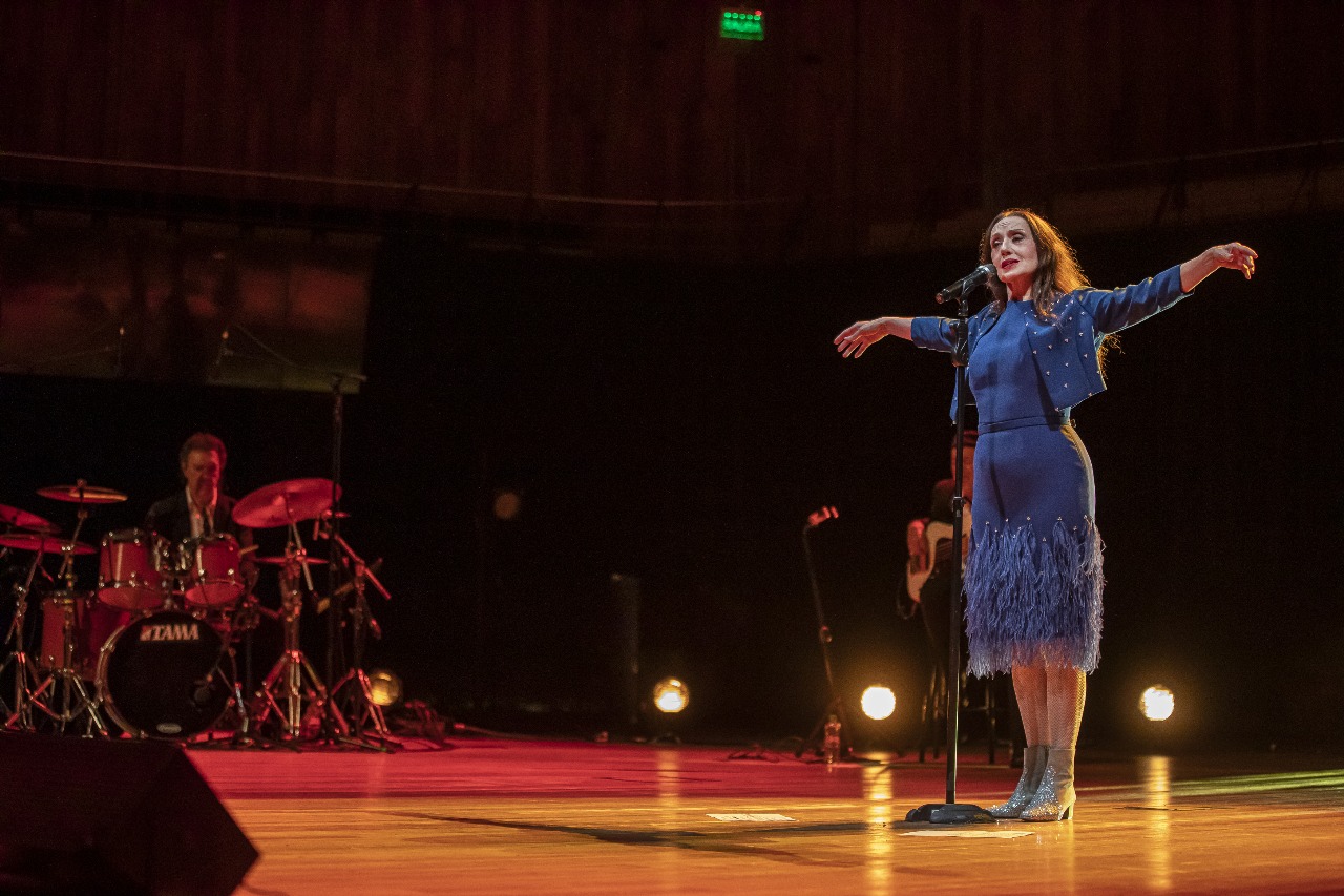 Luz Casal volvió a pisar suelo argentino después de varios años y lo hizo en el Palacio Libertad