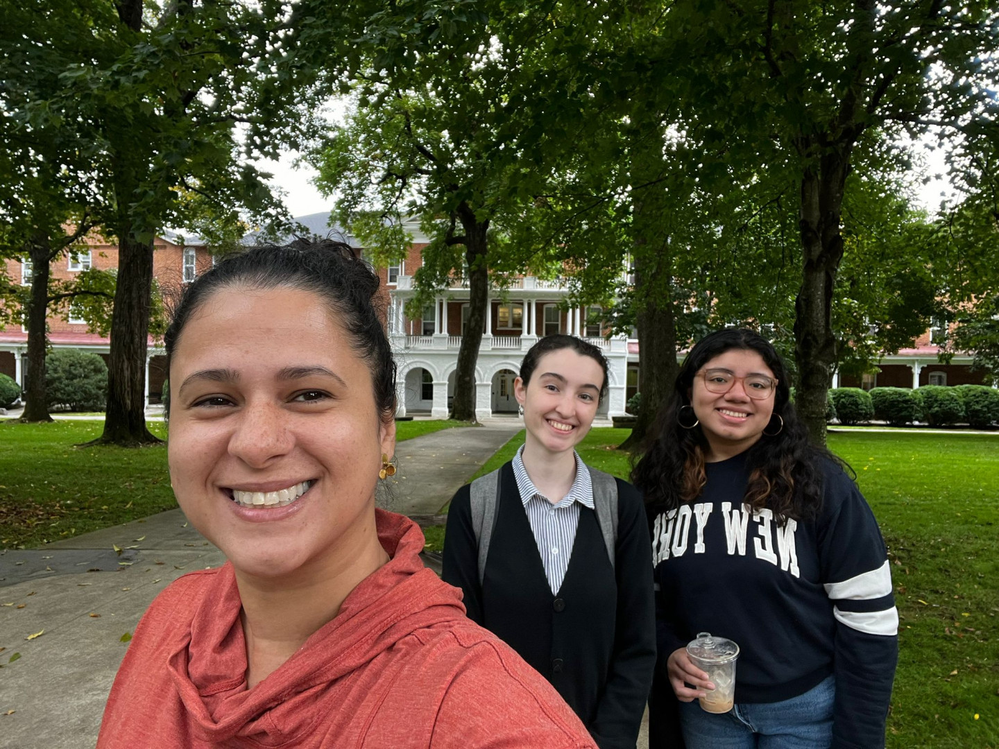 En Hollins University existe gran conexión entre profesores y estudiantes de los departamentos de Español y de Francés.