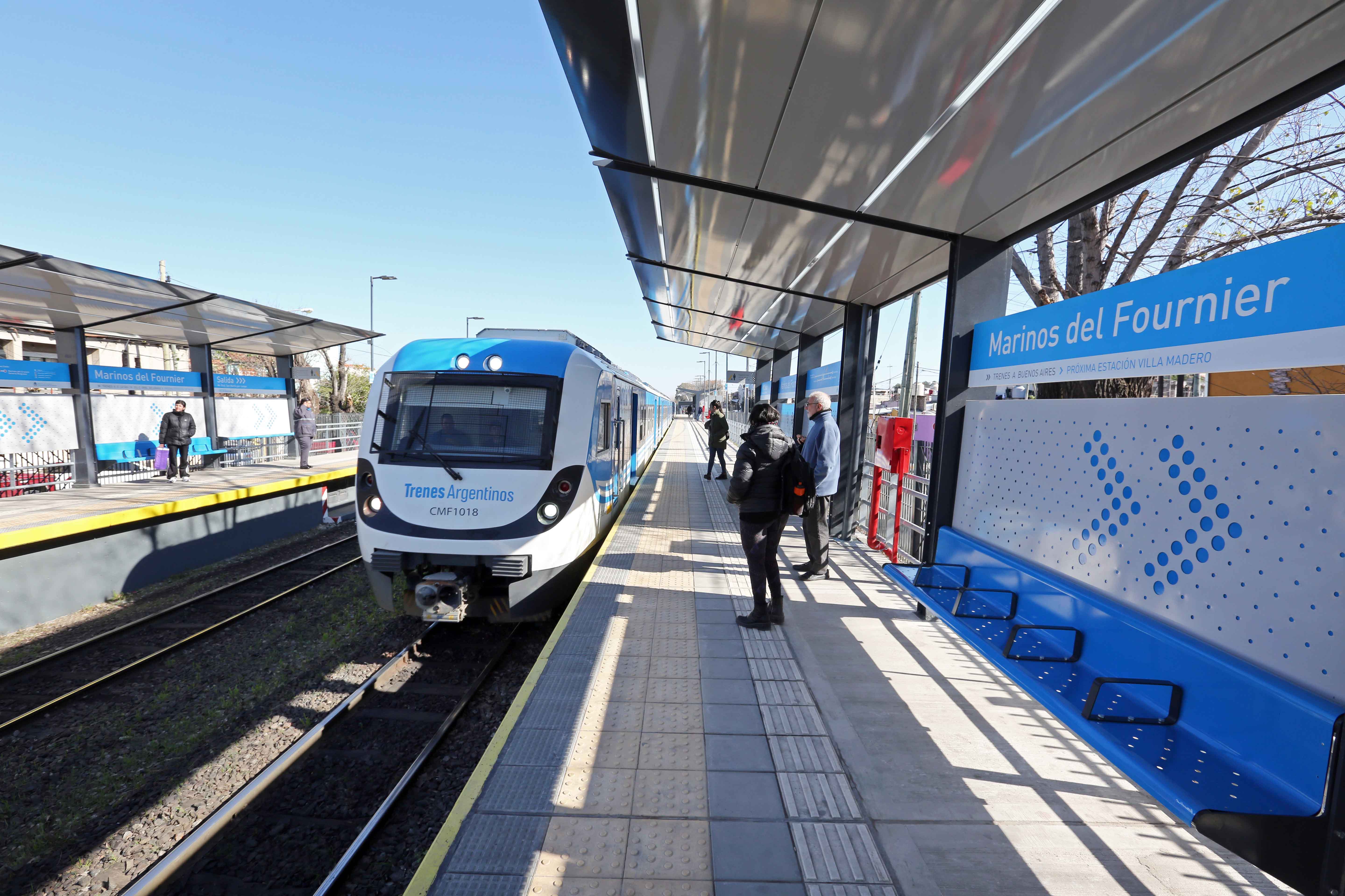 Se inauguraron dos nuevas estaciones del tren Belgrano Sur en La